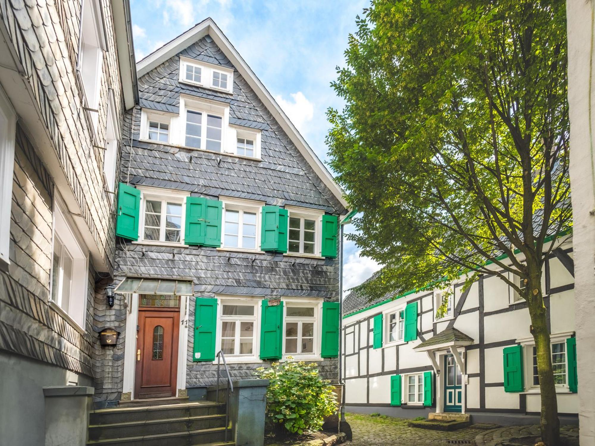 Kuesterhaus Graefrath โซลิงเงน ภายนอก รูปภาพ